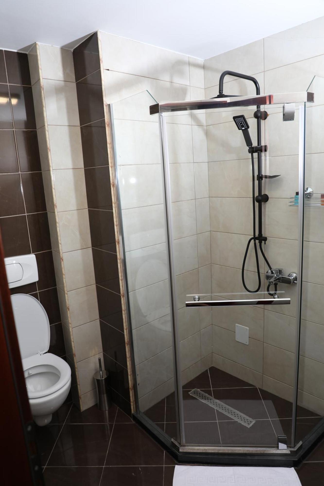 Bruti Hotel Prizren Buitenkant foto