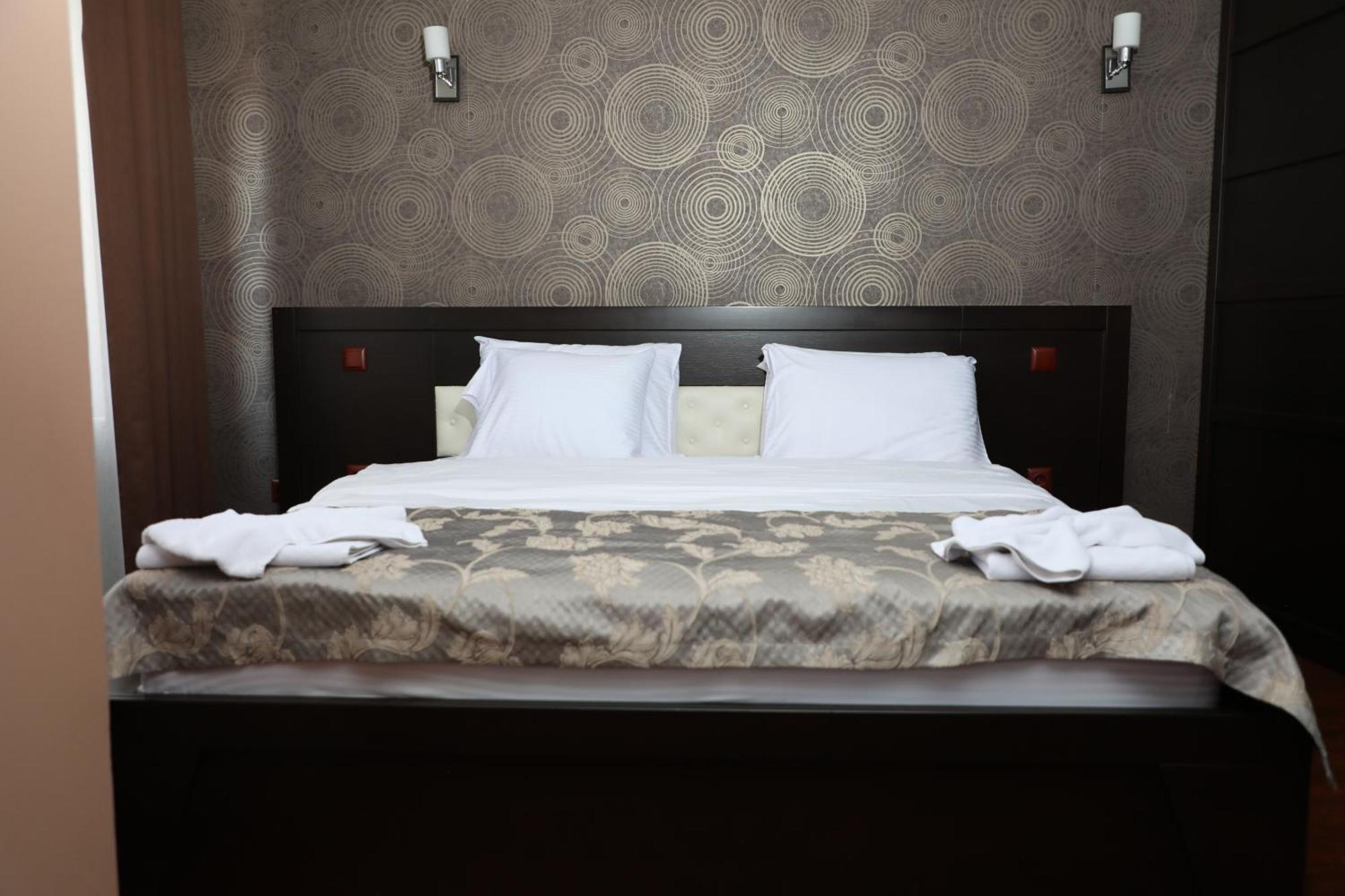 Bruti Hotel Prizren Buitenkant foto