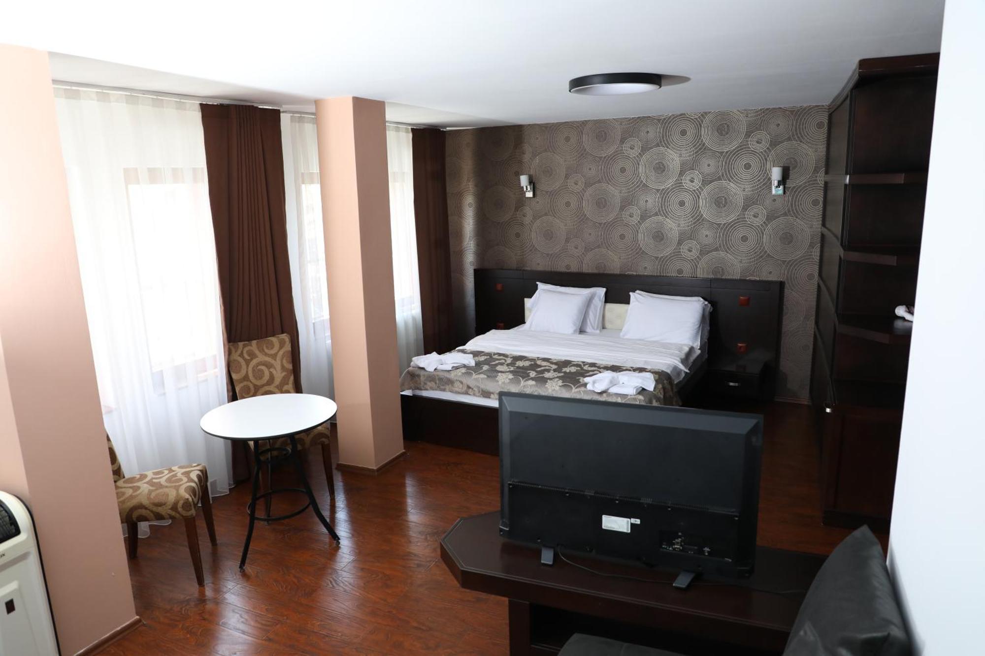 Bruti Hotel Prizren Buitenkant foto
