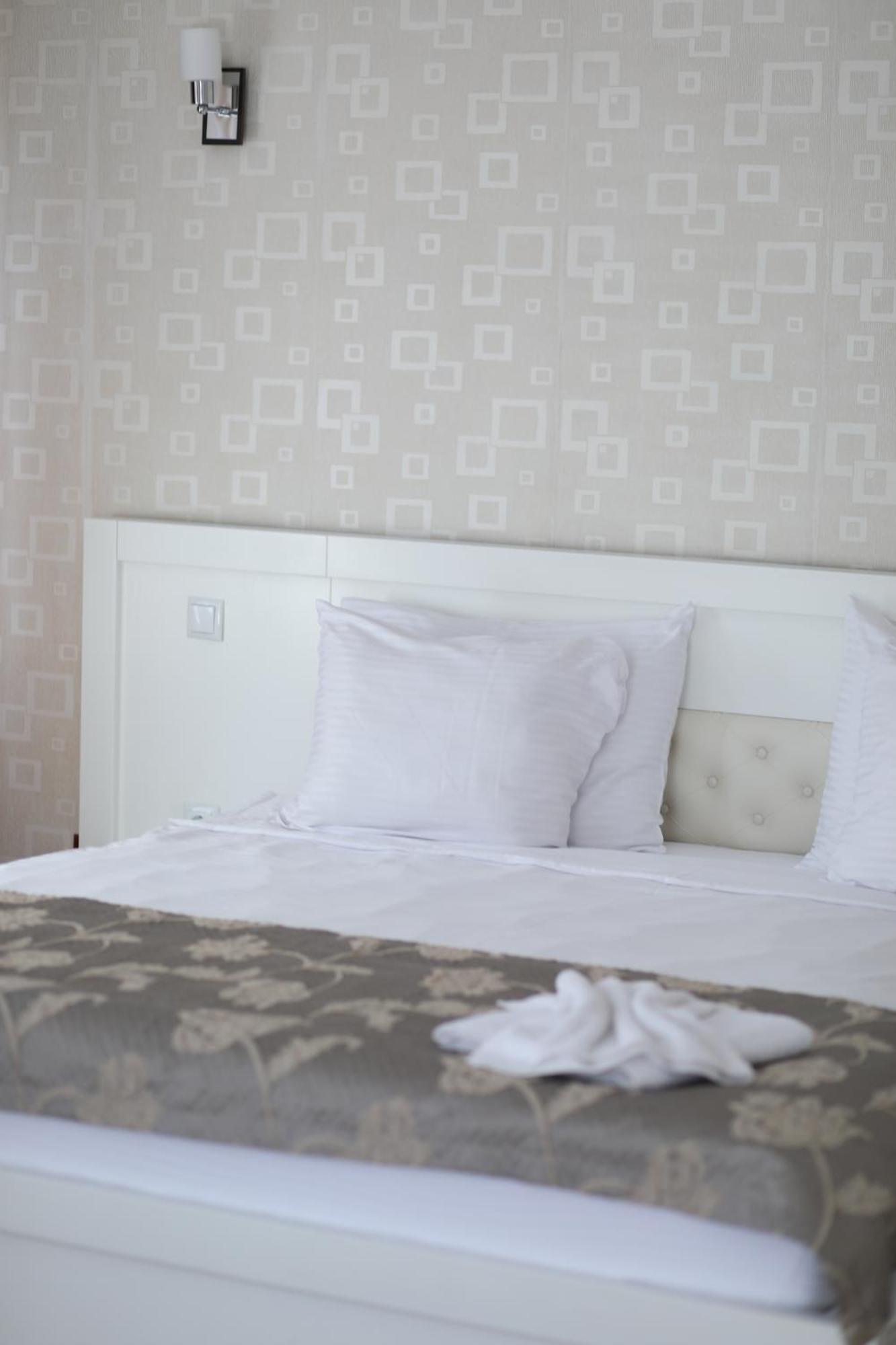 Bruti Hotel Prizren Buitenkant foto