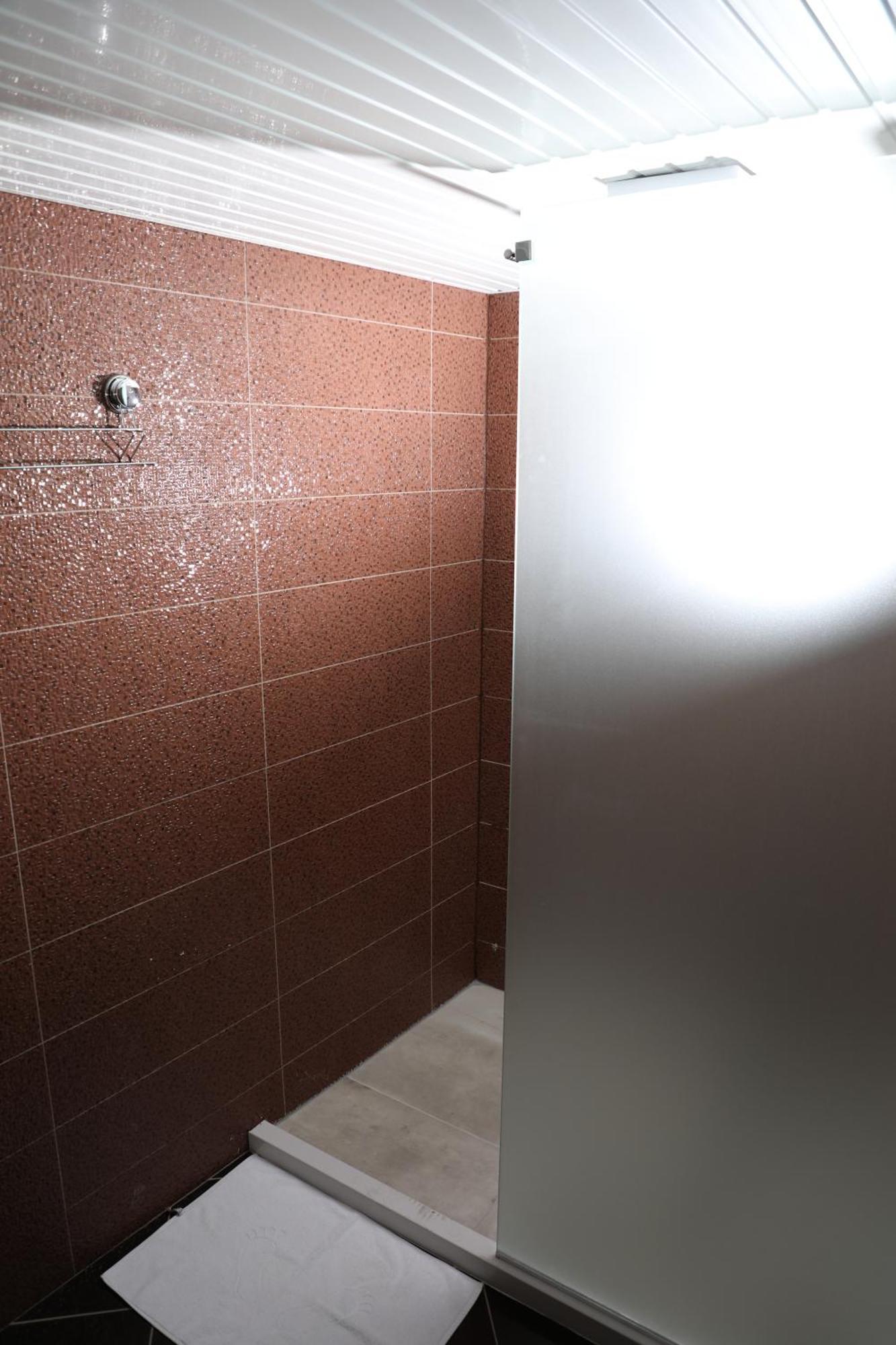 Bruti Hotel Prizren Buitenkant foto