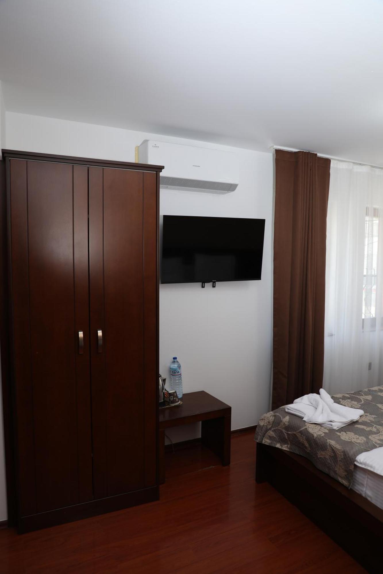 Bruti Hotel Prizren Buitenkant foto