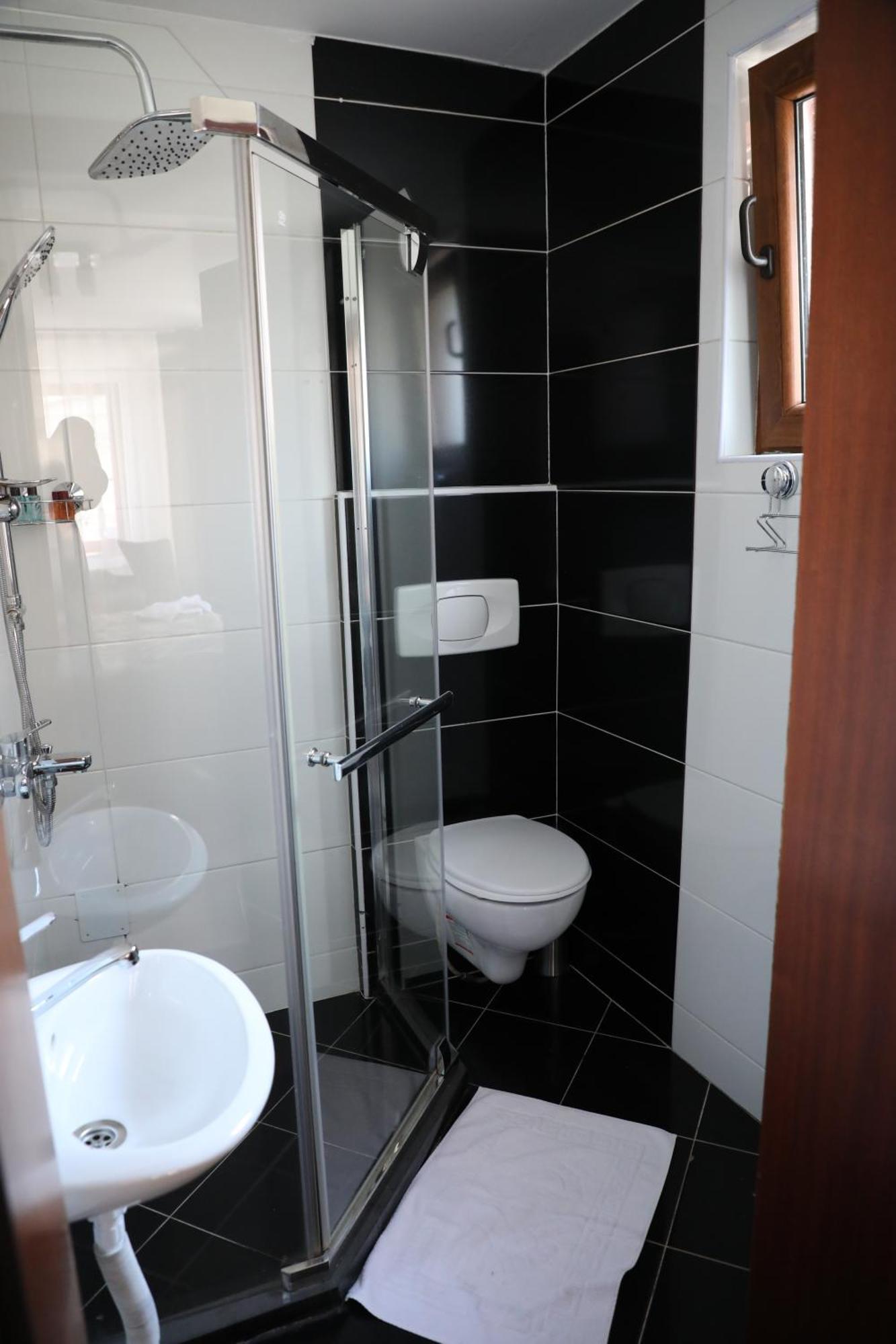 Bruti Hotel Prizren Buitenkant foto