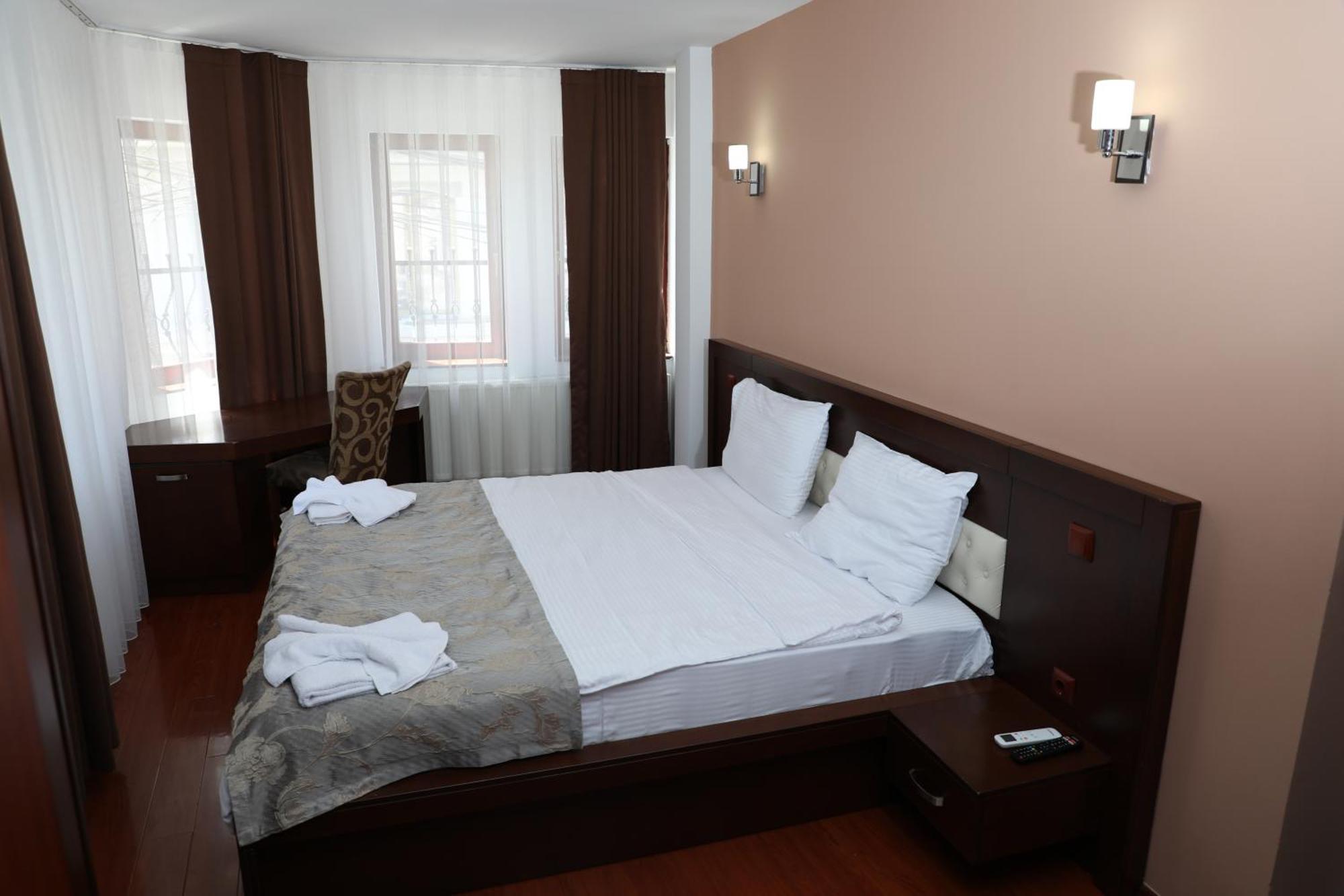Bruti Hotel Prizren Buitenkant foto