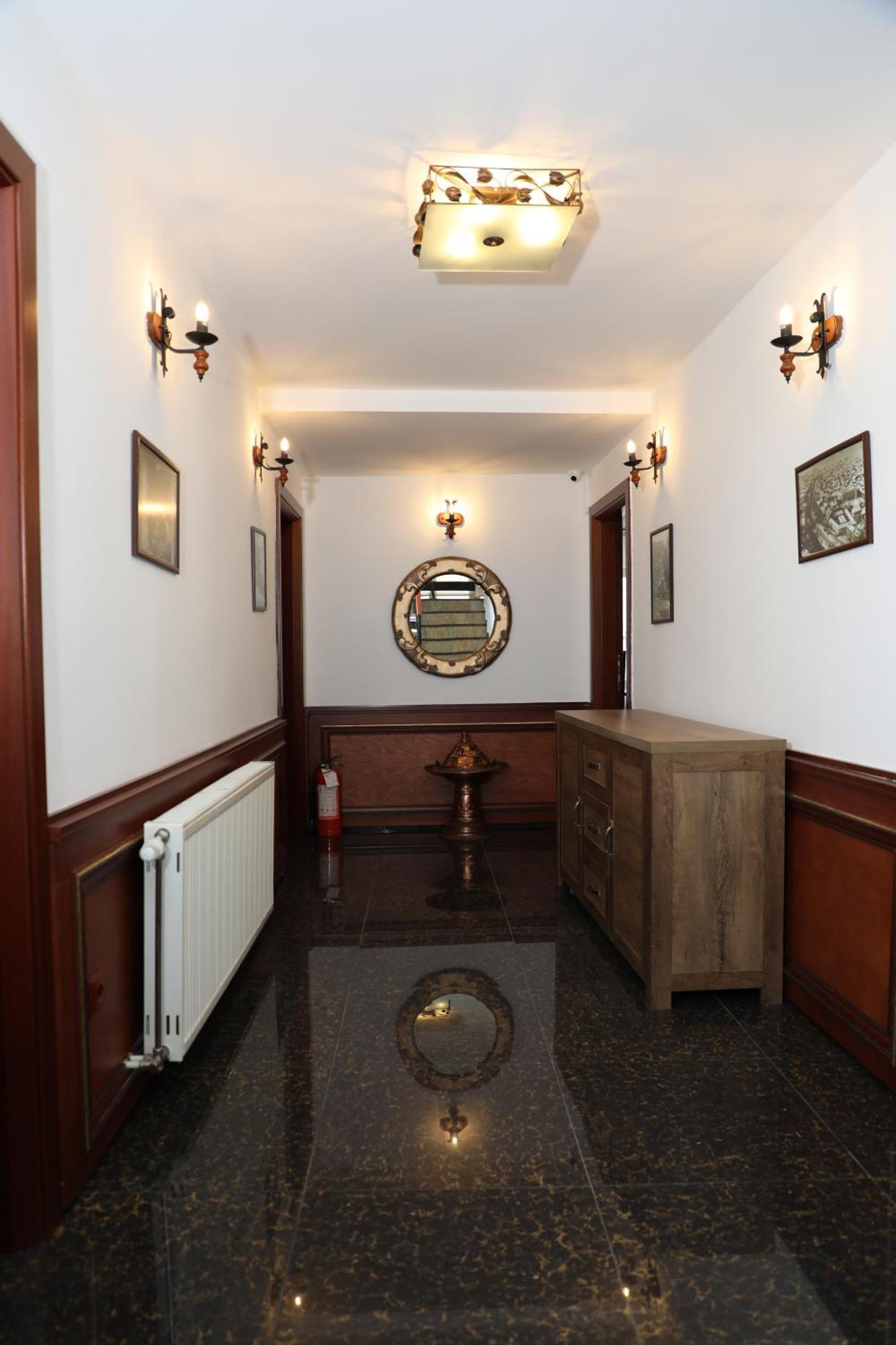Bruti Hotel Prizren Buitenkant foto