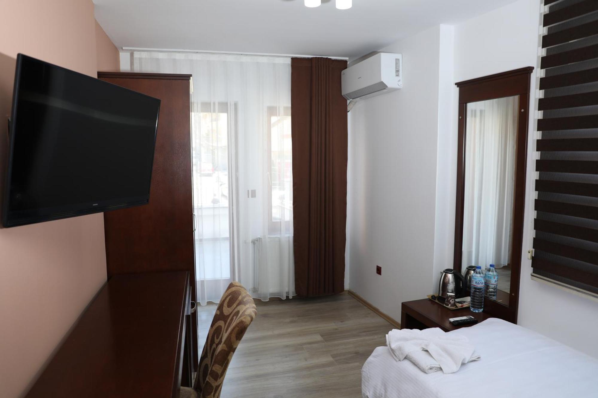 Bruti Hotel Prizren Buitenkant foto